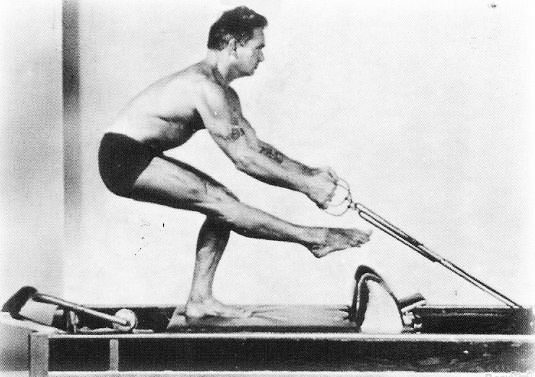 Pilates chính là 1 môn thể thao được nghiên cứu và phát triển bởi bởi Joseph Pilates
