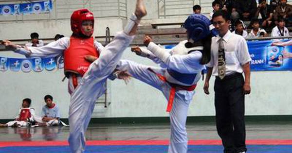 Sử dụng thiết bị hỗ trợ lúc tập Taekwondo