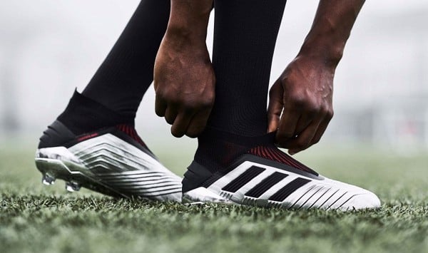 Tại sao cần sử dụng dây buộc cổ chân khi chơi bóng đá?
